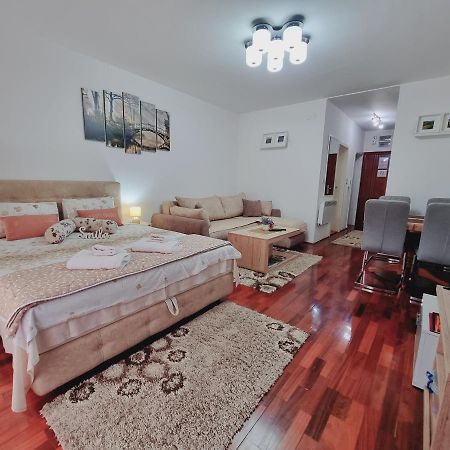Apartman Temida Lux วรินรัชกา บานยา ภายนอก รูปภาพ