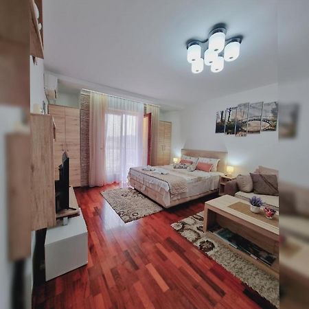 Apartman Temida Lux วรินรัชกา บานยา ภายนอก รูปภาพ