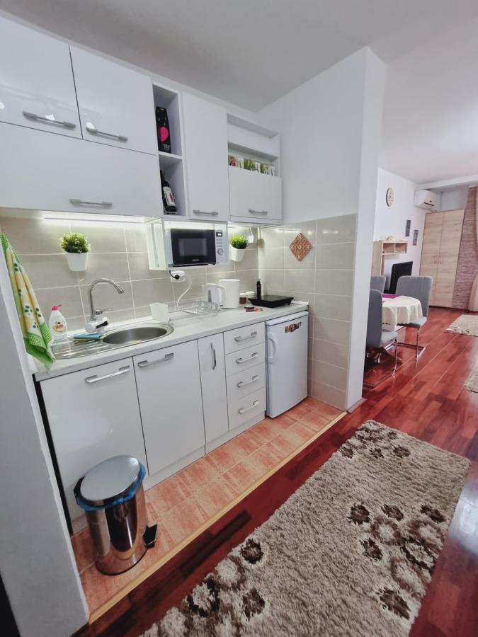 Apartman Temida Lux วรินรัชกา บานยา ภายนอก รูปภาพ
